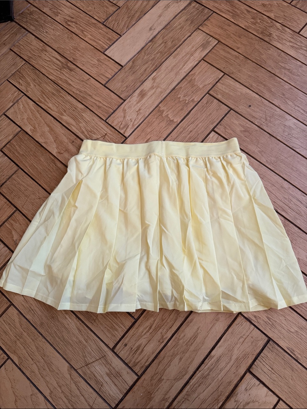 ALO Yoga Pale Yellow Varsity Tennis Skirt - Picture 3 of 3